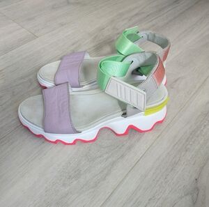 SOREL Kinetic Impact Y-Strap High Wedge Sandals Women’s 7.5 Multicolor